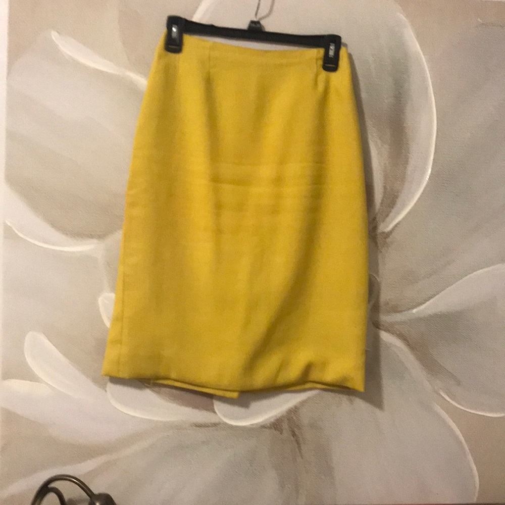 Yellow pencil skirt